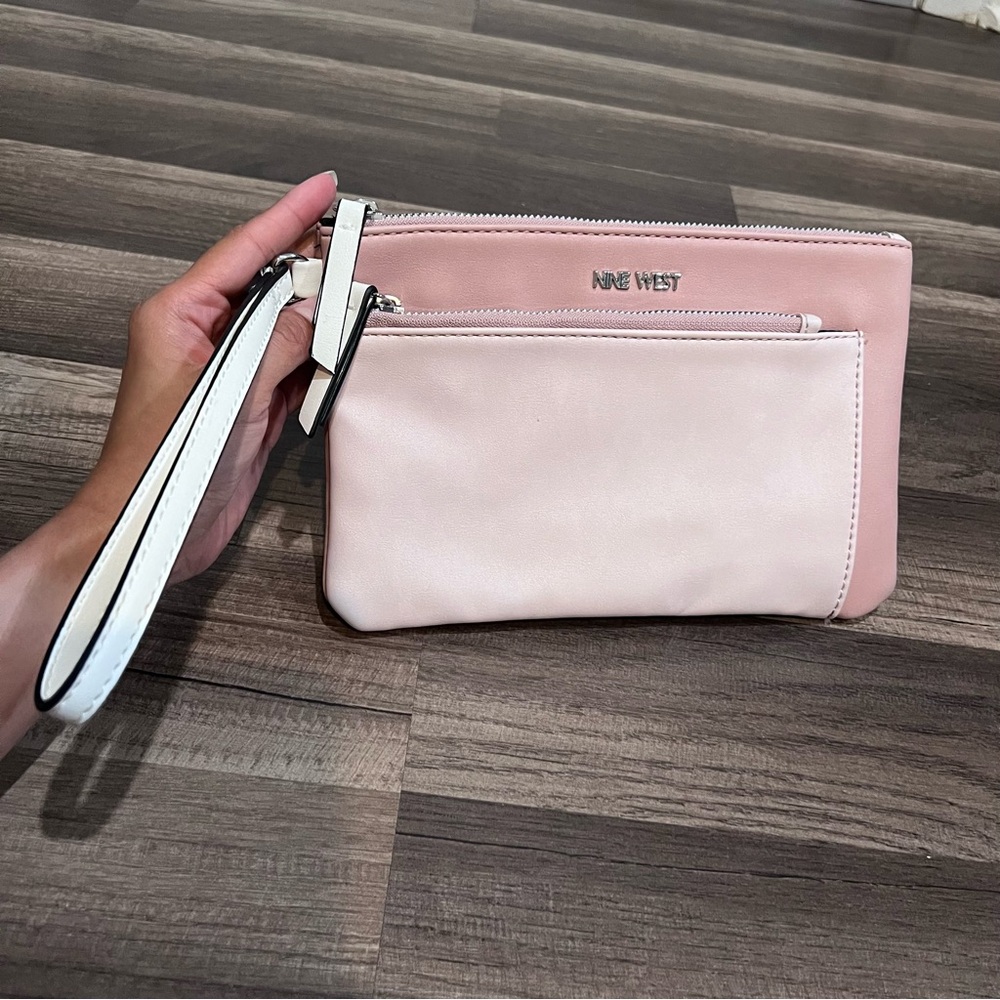 ❤️BUY 2 GET 1 FREE❤️ Nine West Blush and White Wristlet Clutch